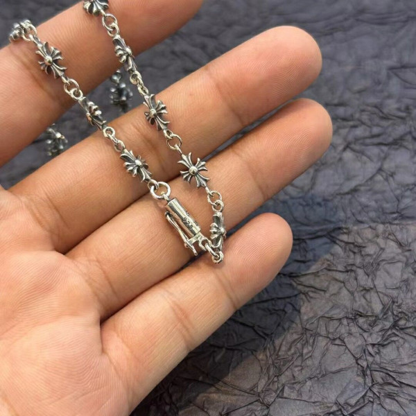 Ch*0me He**ts necklace