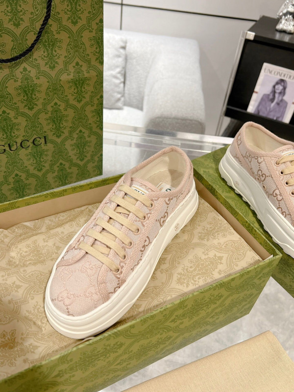 G*u*i sneaker