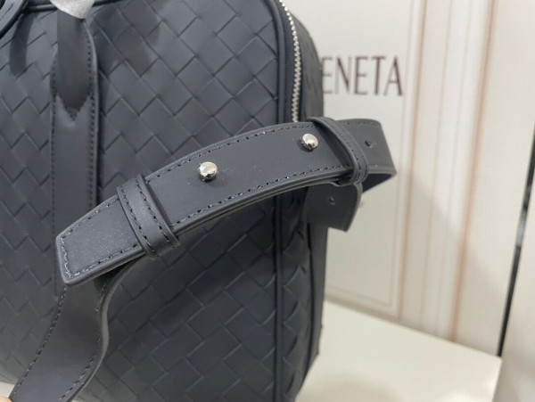 Bo*te*ga ve*ne*ta getaway large briefcase