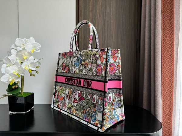 large D*or book tote