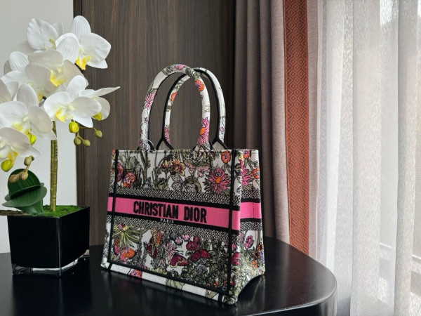small D*or book tote