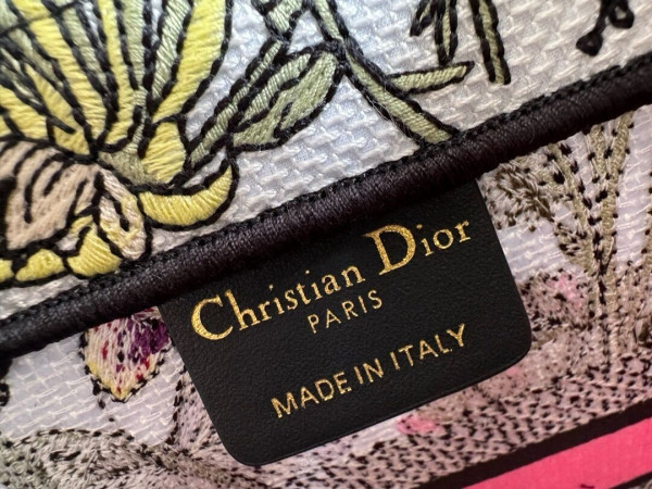 small D*or book tote