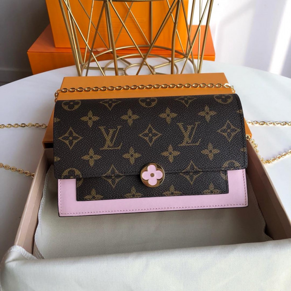 l**is V*t*n flore chain wallet