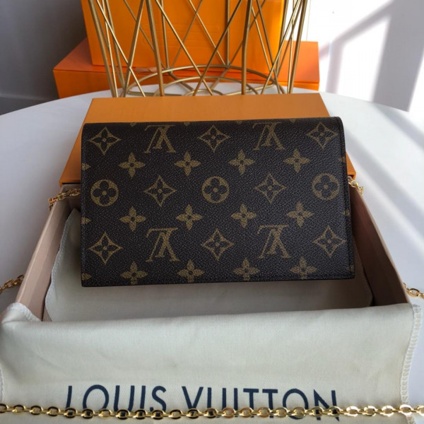 l**is V*t*n flore chain wallet