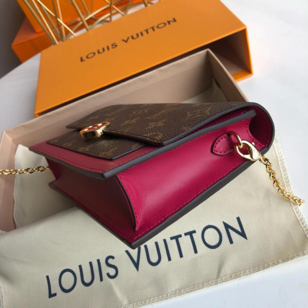 l**is V*t*n flore chain wallet