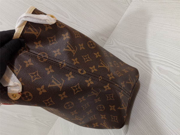 l**is V*t*n neverfull mm