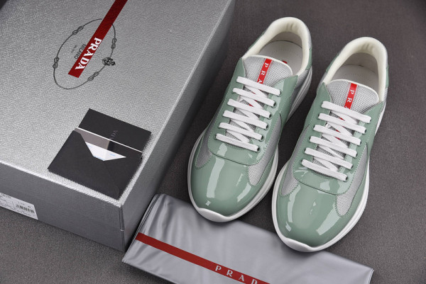 Pra*a sneaker