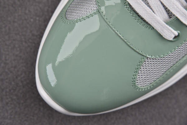 Pra*a sneaker