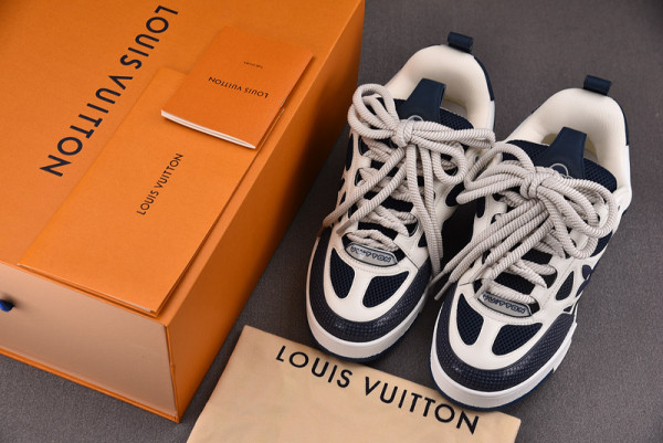 l**is V*t*n sneakers