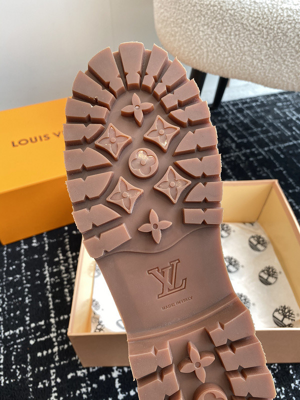 l**is V*t*n boots