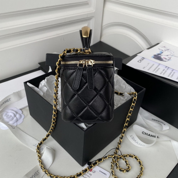 CL VANITY WITH CHAIN