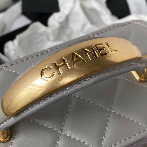 CL VANITY WITH CHAIN