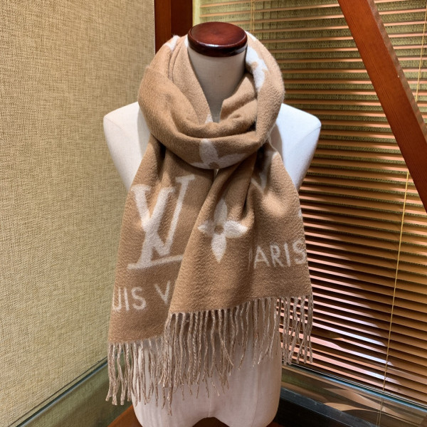 l**is V*t*n reykjavik scarf