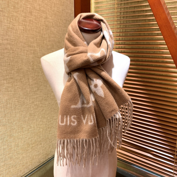 l**is V*t*n reykjavik scarf