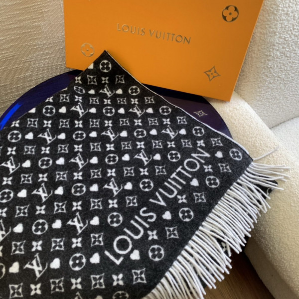 l**is V*t*n game on scarf