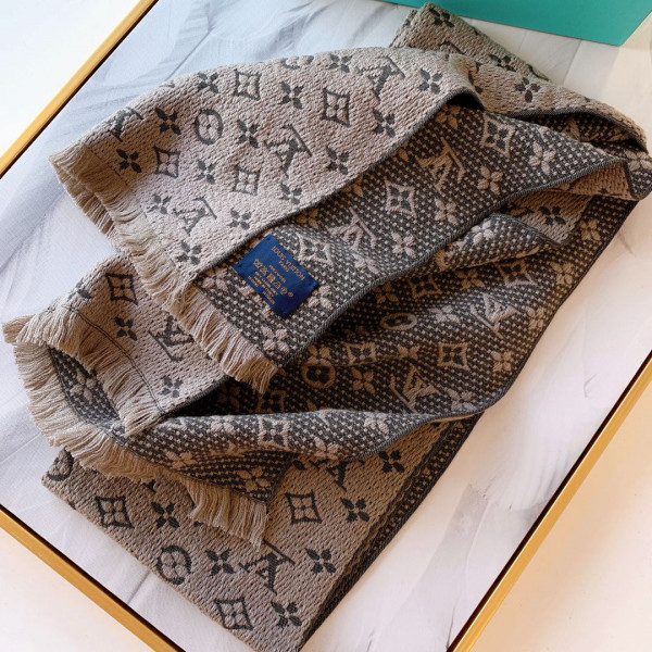 l**is V*t*n monogram classic scarf