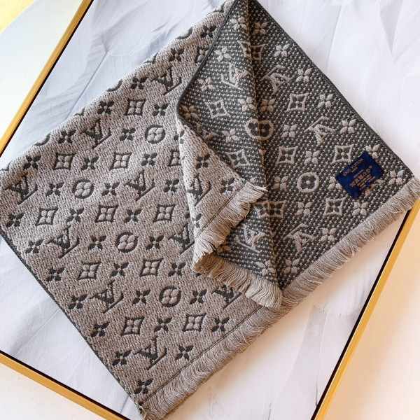 l**is V*t*n monogram classic scarf