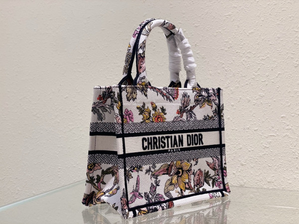 small D*or book tote