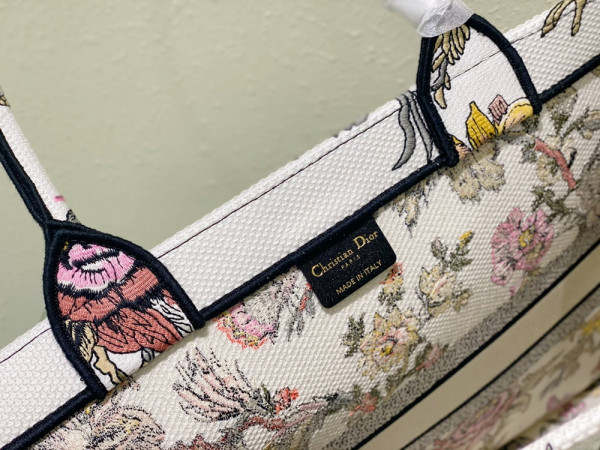large D*or book tote