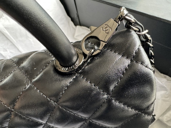 CL LARGE FLAP BAG WITH TOP HANDLE