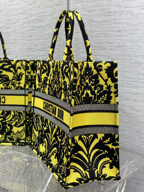 large D*or book tote
