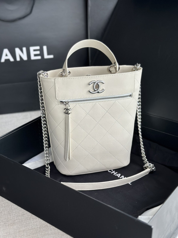 CL BUCKET BAG