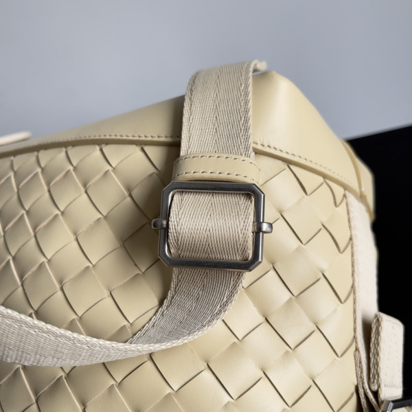 Bo*te*ga ve*ne*ta arco backpack