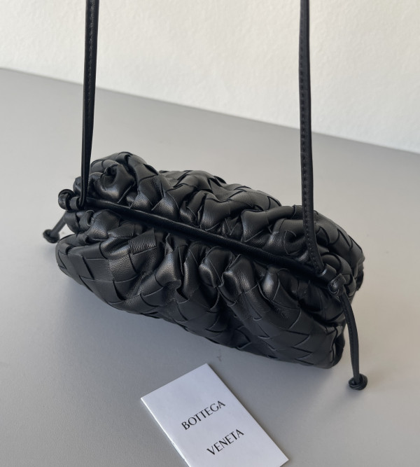 Bo*te*ga ve*ne*ta mini pouch