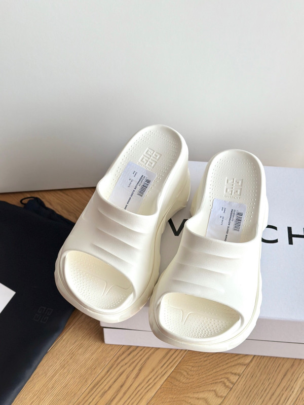 GIVENCHY sildes
