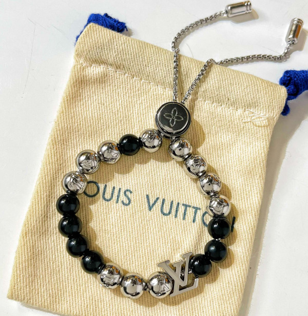 l**is V*t*n bracelet