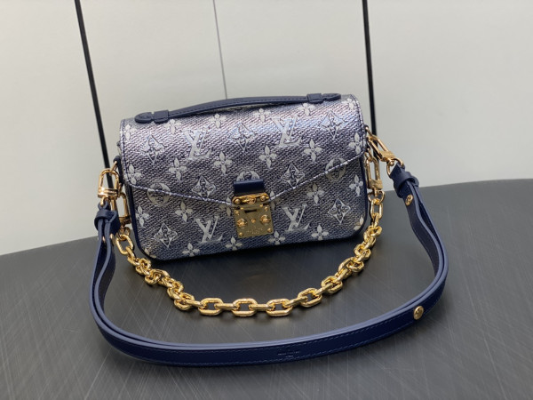 l**is V*t*n pochette metis east west