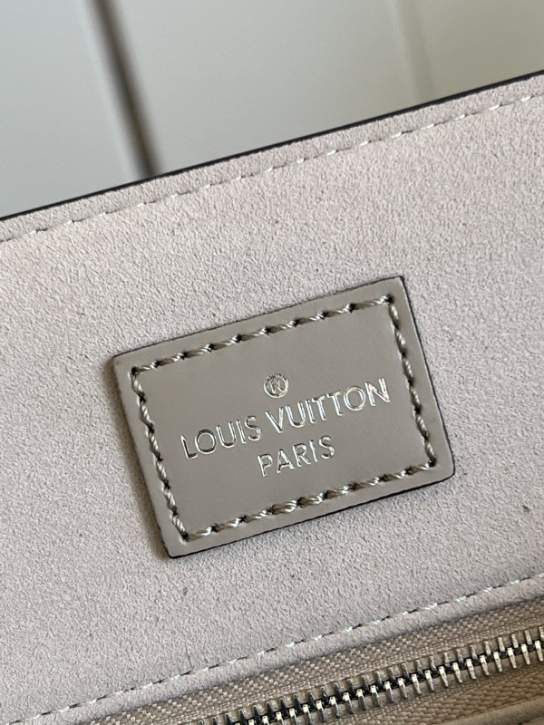 l**is V*t*n petit sac plat