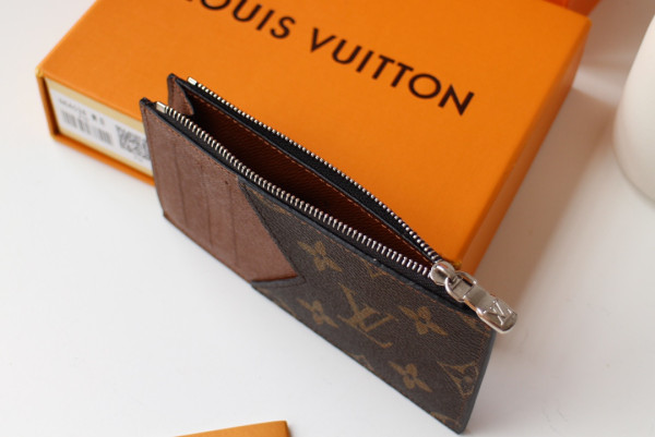 l**is V*t*n coin card holder