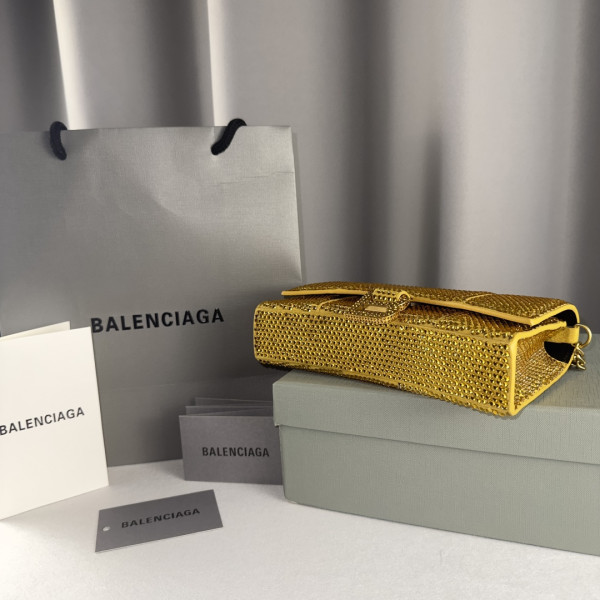 Ba*len*cia*ga hourglass wallet on chain