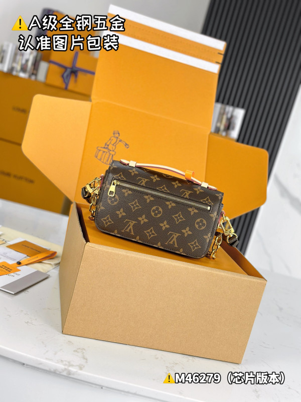 l**is V*t*n pochette metis east west