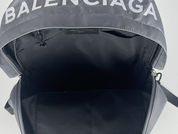 Ba*len*cia*ga backpack