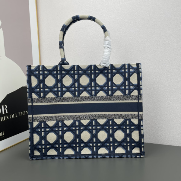 D*or book tote