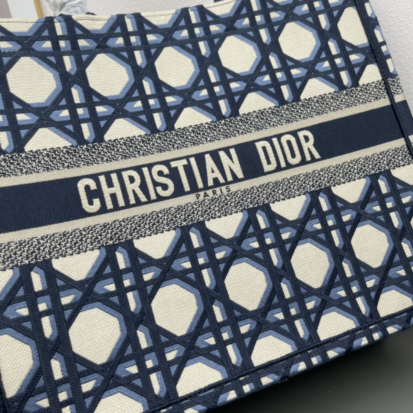 D*or book tote