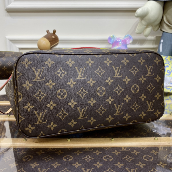 l**is V*t*n x yk neverfull mm