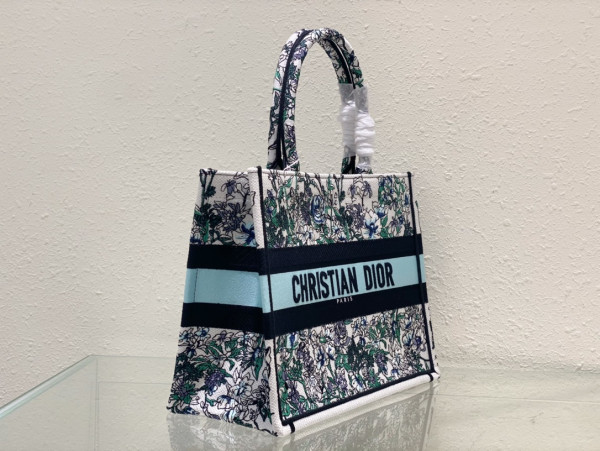 medium D*or book tote