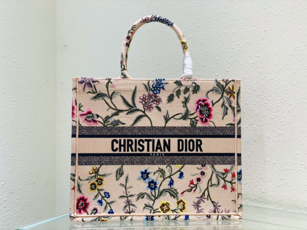 large D*or book tote