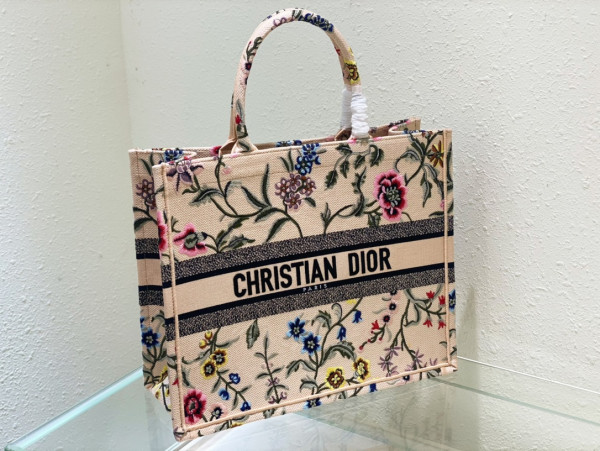 large D*or book tote