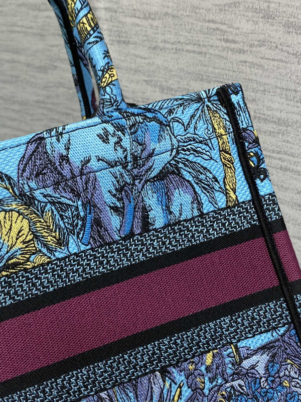 small D*or book tote