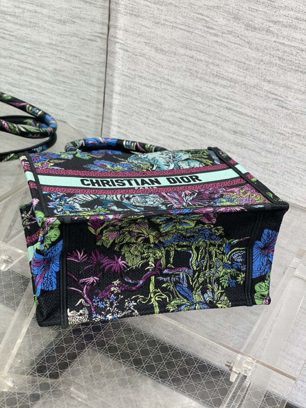 small D*or book tote