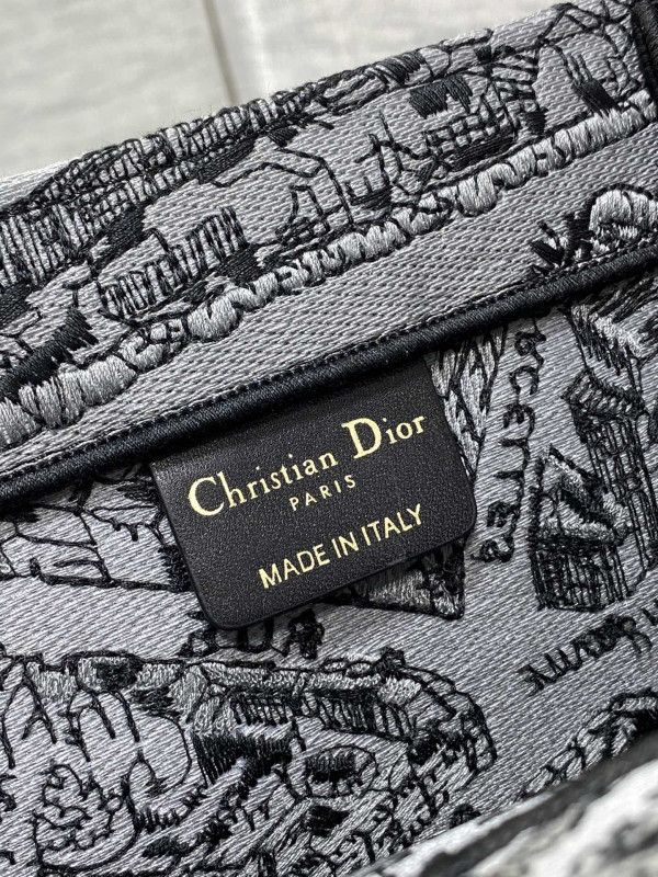 large D*or book tote