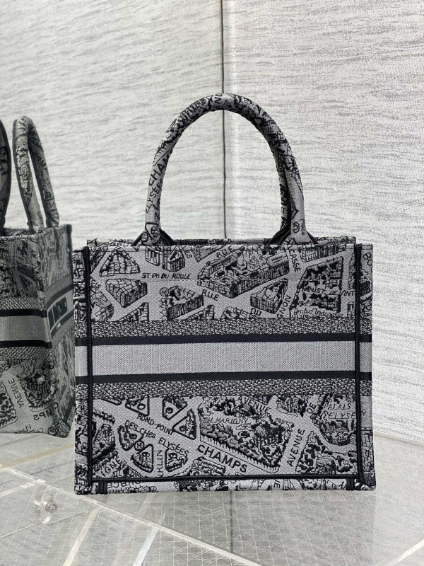 small D*or book tote