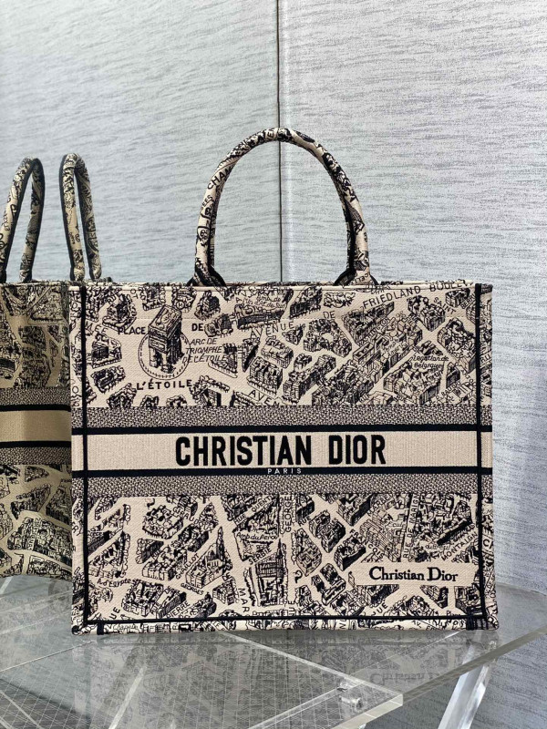 large D*or book tote