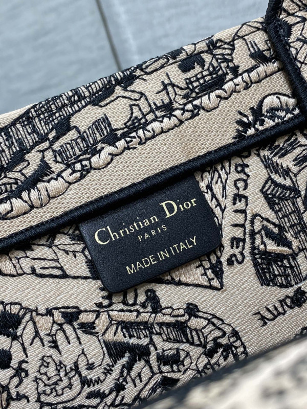 large D*or book tote