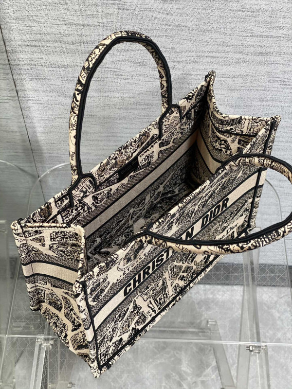 medium D*or book tote