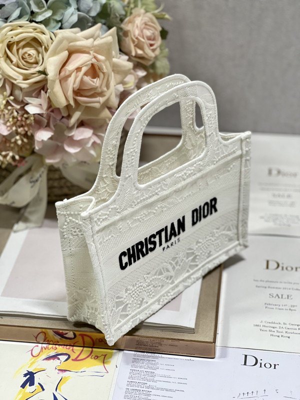 D*or book tote mini